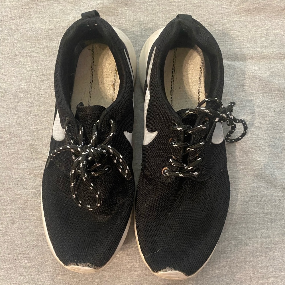 Nike Roche One Sneakers - Picture 3 of 3